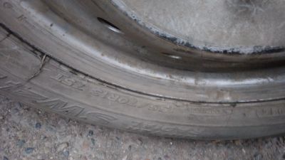 Лот: 14850689. Фото: 1. Куплю 1 колесо 155/70/r13 шипованное... Шины