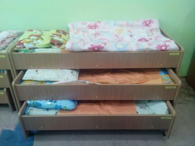 Лот: 3972353. Фото: 1. Кровать трехъярусная выкатная. Детские кровати и кроватки
