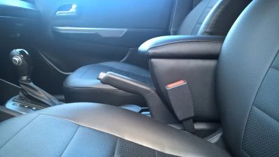 Лот: 10682556. Фото: 1. Подлокотник на Kia RIO 4 рио K2... Салон