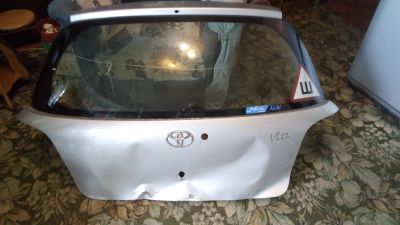 Лот: 17821315. Фото: 1. дверь задняя 5-я Toyota Vitz. Кузов