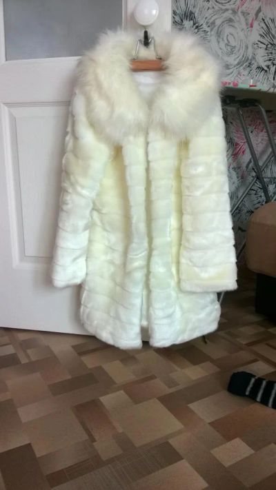 Лот: 9189134. Фото: 1. Шубка белоснежная. Верхняя одежда