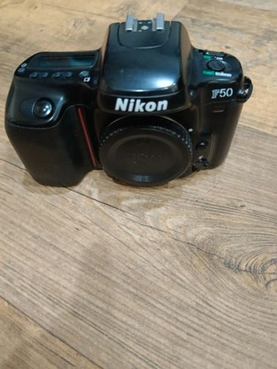 Лот: 25704841. Фото: 1. Фотоаппарат Nikon F50 пленка... Плёночные зеркальные