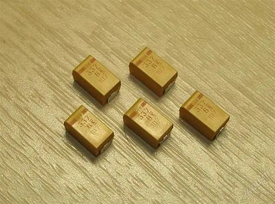 Лот: 2507470. Фото: 1. Конденсатор 330мкФ 6V. Конденсаторы