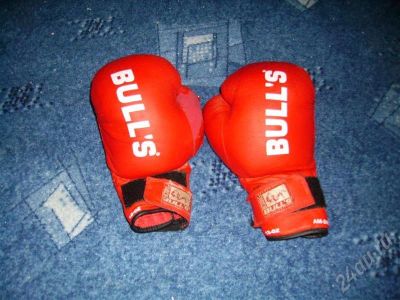 Лот: 431736. Фото: 1. Боксёрские перчатки BULLS. Защита тела