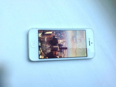 Лот: 5298834. Фото: 1. Iphone 5 White. Смартфоны