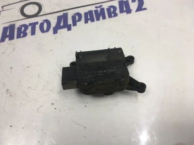 Лот: 21716603. Фото: 1. сервопривод заслонки печки Volkswagen... Двигатель и элементы двигателя