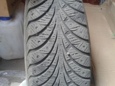Лот: 6152475. Фото: 1. Шипованные Goodyear UltraGrip... Шины