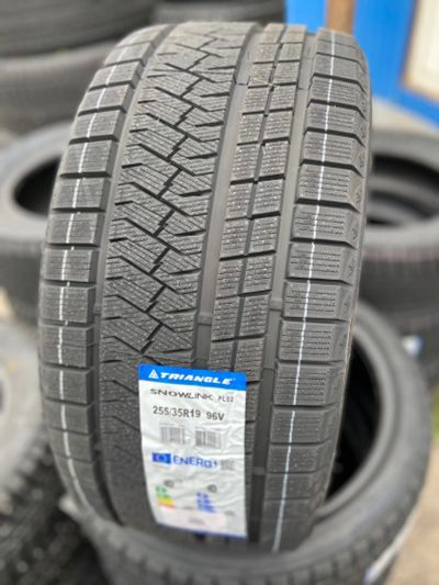 Лот: 25707830. Фото: 1. Зимняя резина 255/35 R-19 "Triangle... Шины