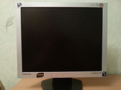 Лот: 11641572. Фото: 1. Монитор Samsung SyncMaster 710V. ЖК-мониторы