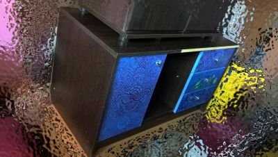 Лот: 6370242. Фото: 1. Тумба под ТВ с расписными дверцами... Другое (мебель для гостиной)
