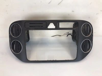 Лот: 21705984. Фото: 1. рамка магнитолы Volkswagen Golf... Двигатель и элементы двигателя