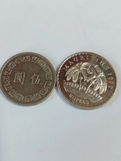 Лот: 18881286. Фото: 1. Маврикий, Тайвань. Монеты 2 штуки... Наборы монет