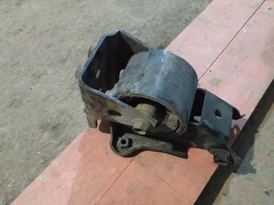Лот: 16697929. Фото: 1. Подушка двигателя задняя Nissan... Двигатель и элементы двигателя