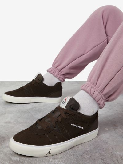 Лот: 24289388. Фото: 1. Кеды мужские Nike Jordan Series... Кеды, кроссовки, слипоны