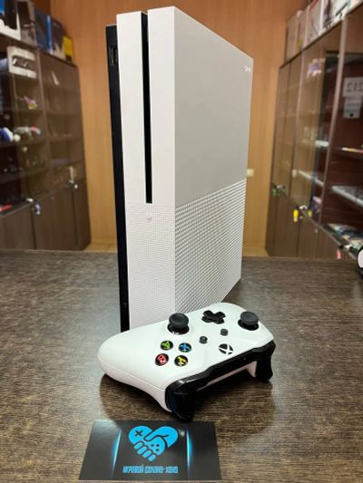 Лот: 16280364. Фото: 1. Microsoft Xbox One S 1Tb 1000gb... Игровые приставки, консоли