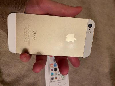 Лот: 17126701. Фото: 1. iPhone 5S 16gb Gold. Смартфоны