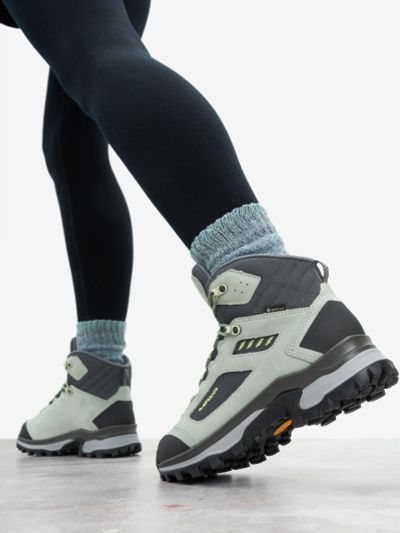 Лот: 24284765. Фото: 1. Ботинки женские Lowa Corvara GTX... Ботинки, полуботинки