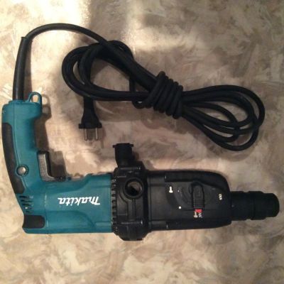 Лот: 8296521. Фото: 1. Перфоратор Makita HR2432 с пылесосом... Электроинструмент