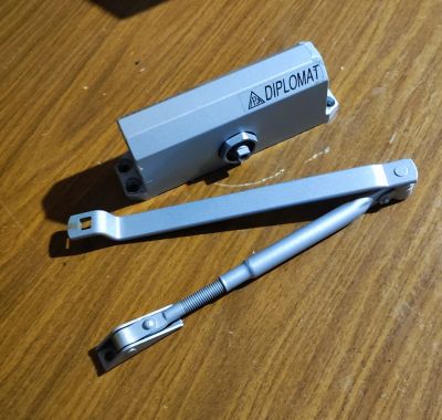 Лот: 20865768. Фото: 1. Дверной доводчик. Фурнитура, комплектующие