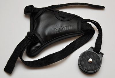 Лот: 5112312. Фото: 1. Кистевой ремень Nikon трехточечный... Чехлы, сумки, ремешки