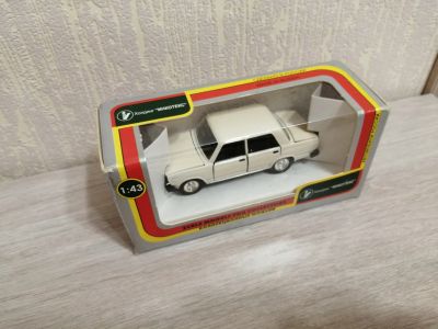Лот: 16343568. Фото: 1. Ваз 2107 1:43. Автомоделизм