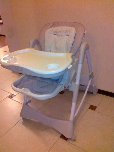 Лот: 3595497. Фото: 1. Стульчик для кормления Happy Baby. Стульчики для кормления