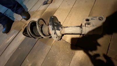 Лот: 18629168. Фото: 1. Стойки лево право subaru. Ходовая, подвеска, рулевое управление
