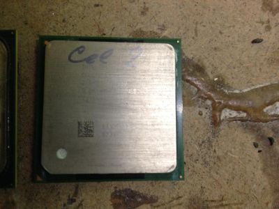 Лот: 7478936. Фото: 1. Процессоры Celeron 3.33GHz 2 шт... Процессоры