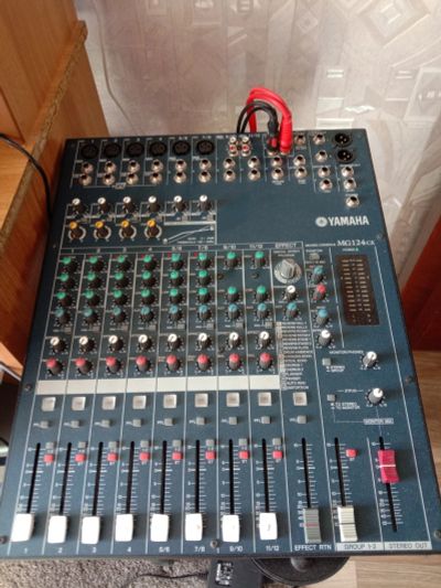 Лот: 17324556. Фото: 1. Микшер Yamaha MG-124CX. Микшеры, предусилители, микрофонные эффекты