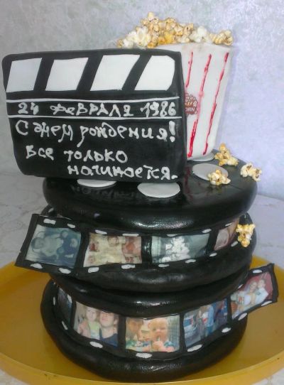 Лот: 7186614. Фото: 1. торт в виде кинематографических... Торты, пирожные