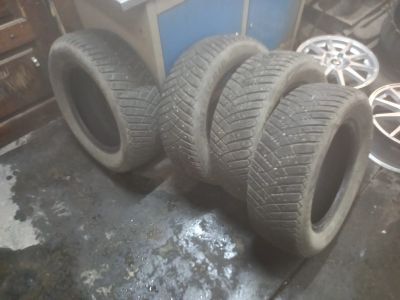 Лот: 19642513. Фото: 1. Шины зимние 205/65R15 95T GoodYear... Шины