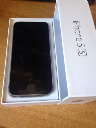 Лот: 7994513. Фото: 1. iPhone 5S 16GB черный. Смартфоны