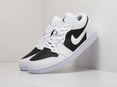 Лот: 18740828. Фото: 1. Кроссовки Nike Air Jordan 1 Low... Кеды, кроссовки, слипоны