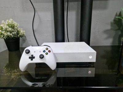 Лот: 25778073. Фото: 1. Игровая приставка Xbox One S All... Игровые приставки, консоли