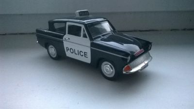 Лот: 4954305. Фото: 1. Модель Ford Anglia Police. Автомоделизм