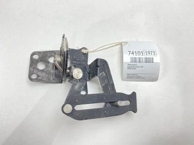 Лот: 21112043. Фото: 1. Замок капота Audi A8 1998 4D0823485C... Кузов