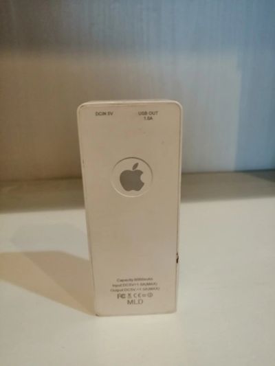 Лот: 14113874. Фото: 1. Apple портативная зарядка 6000mah... Зарядные устройства, блоки питания, адаптеры сетевые для смартфонов