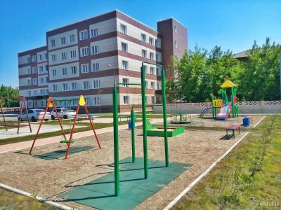 Лот: 7931769. Фото: 1. Сдам просторную гостинку (новый... Квартиры, студии