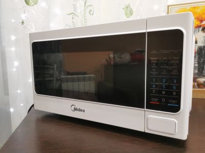 Лот: 18400874. Фото: 1. Микроволновка Midea 800вт. Микроволновки, мини-печи