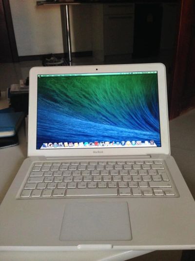 Лот: 4092201. Фото: 1. MacBook White Mid 2010. Ноутбуки
