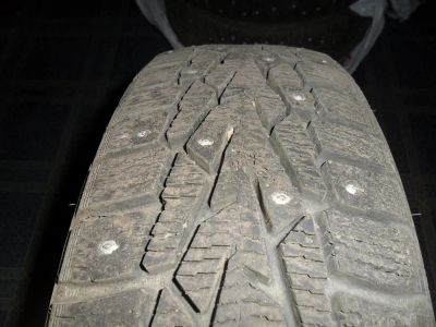 Лот: 3095147. Фото: 1. продам комплект зимних шипованных... Шины
