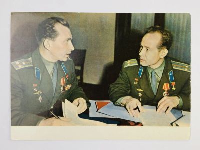 Лот: 23296594. Фото: 1. Экипаж космического коробля -... Открытки, конверты