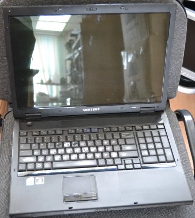 Лот: 19215818. Фото: 1. Ноутбук Samsung NP-R700-F000RU. Ноутбуки