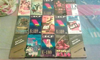 Лот: 6557496. Фото: 1. 33 видеокассеты VHS для видеомагнитафона. Видеомагнитофоны