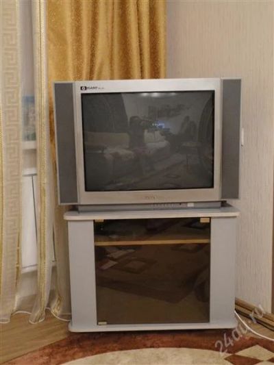 Лот: 1429797. Фото: 1. продам отличный телевизор с тумбочкой. Телевизоры
