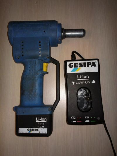 Лот: 6364880. Фото: 1. gesipa accubird заклёпочник. Электроинструмент