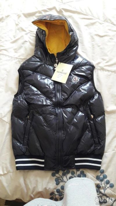 Лот: 10179118. Фото: 1. Жилет Moncler, размер 44. Верхняя одежда