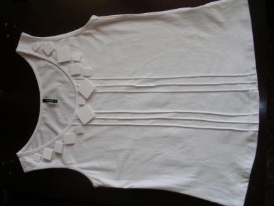 Лот: 9092021. Фото: 1. Новая белая блуза-топ с оригинальными... Футболки, топы и майки