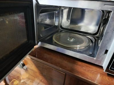 Лот: 25028998. Фото: 1. микроволновка рабочая, купил новую. Микроволновки, мини-печи