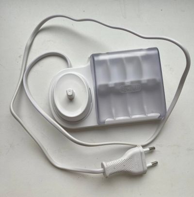 Лот: 20939097. Фото: 1. Зарядное для щетки oral-b вместе... Электрические зубные щетки и ирригаторы
